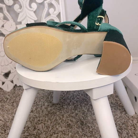BRAND NEW IN BOX. Emerald green Velvet, nonslip base, leather insole 4 inch! - Picture 11 of 13